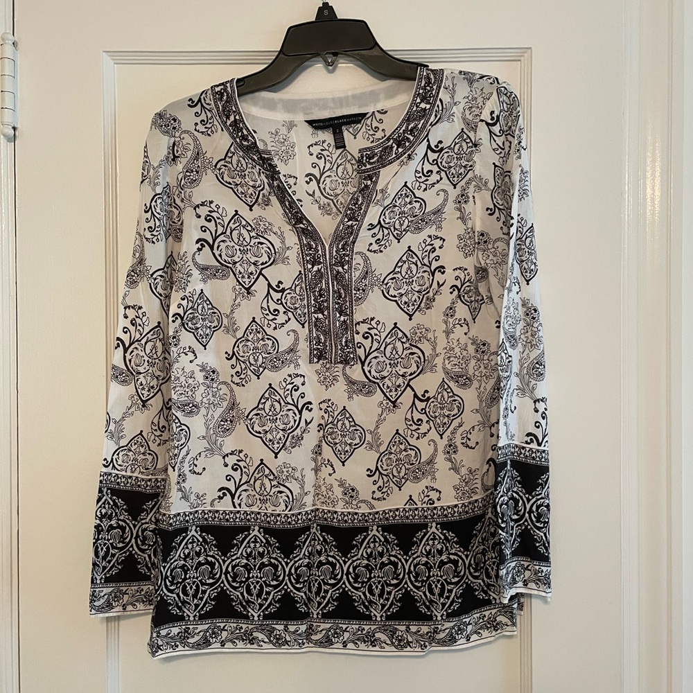 White House Black Market Graphic Black and White 3/4 Sleeve Blouse